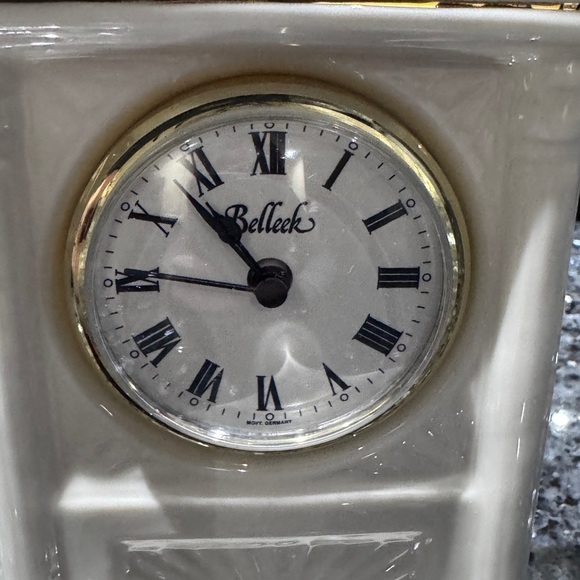 🕰️ Rare Vintage Stunning Irish Belleek White Ceramic Mantel Clock 🕰️ - Picture 14 of 16